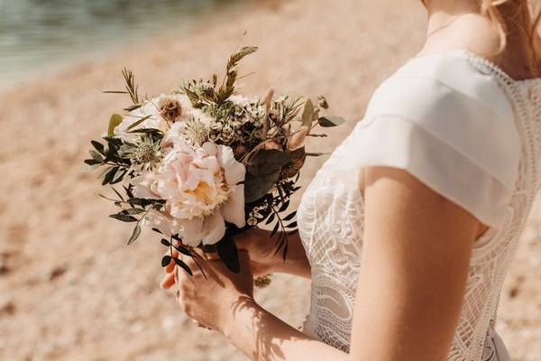 Shooting d'inspiration mariage bohème à la plage en Franche-Comté, Besançon, TAILS PHOTOGRAPHIE